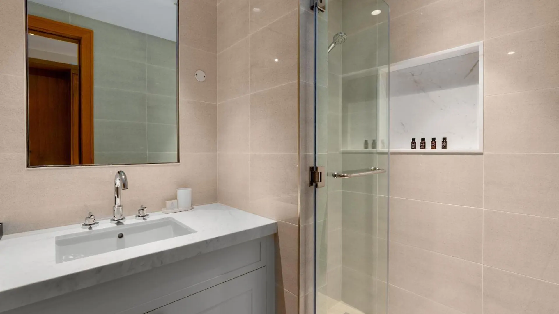 Lux Bnb Opera Grand Burj Sea & Fountain View Dubai Apartment