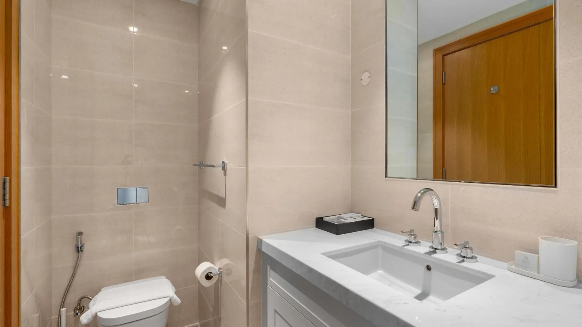 Lux Bnb Opera Grand Burj Sea & Fountain View Dubai 0*,  United Arab Emirates